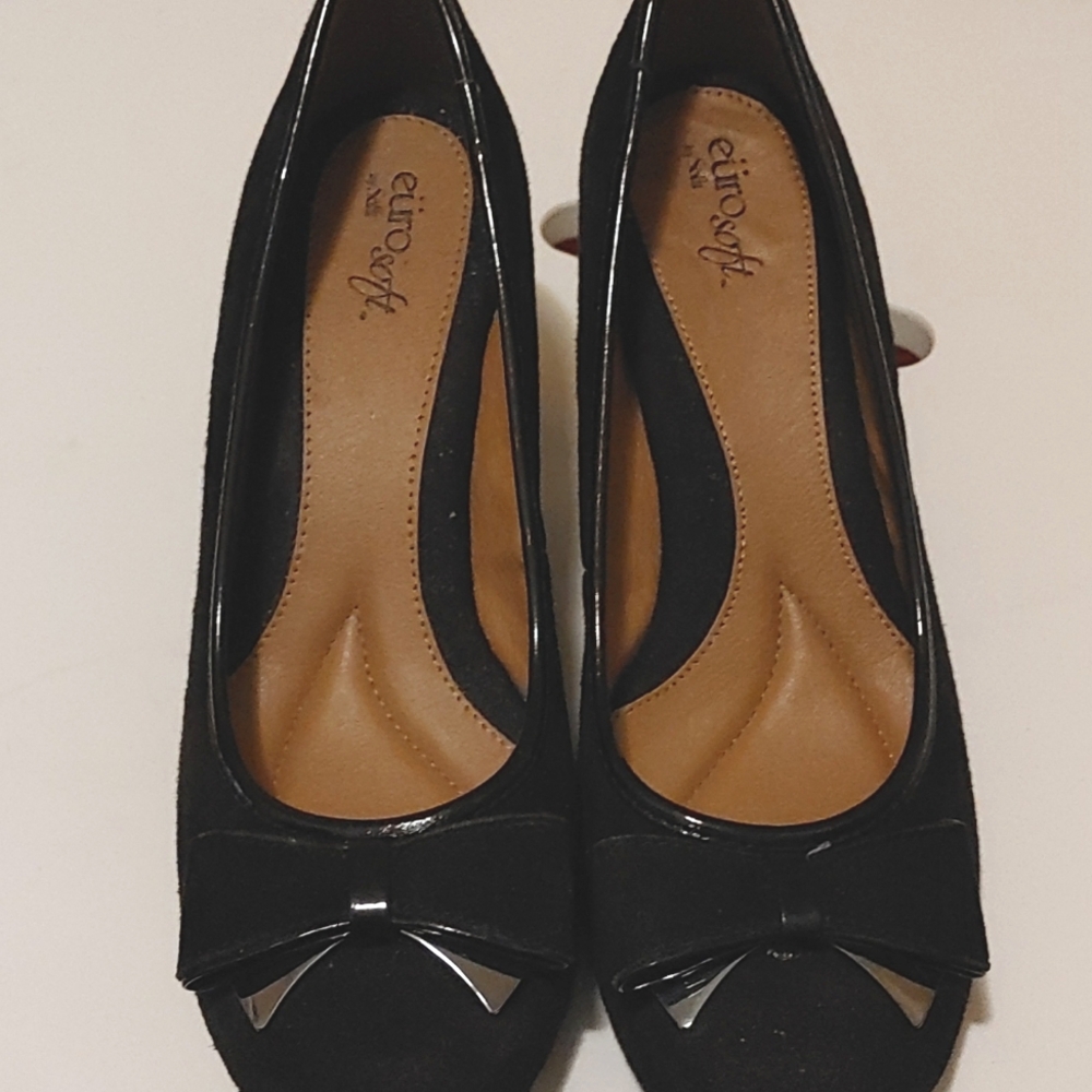Black dress shoe